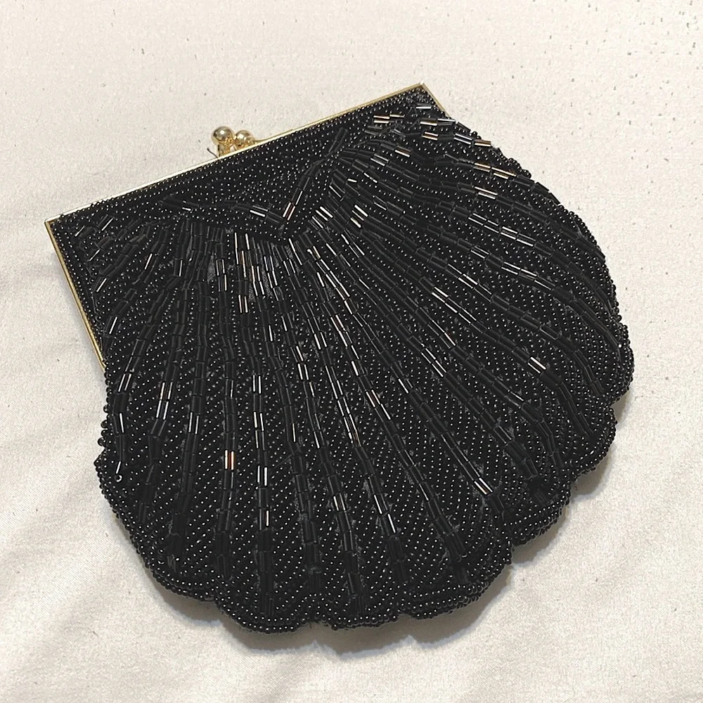 SOLD :: Vintage Lord & Taylor Beaded Clam Clutch - Picture 2 of 6